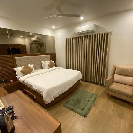 Hotel Evershine Rádzskot Kültér fotó