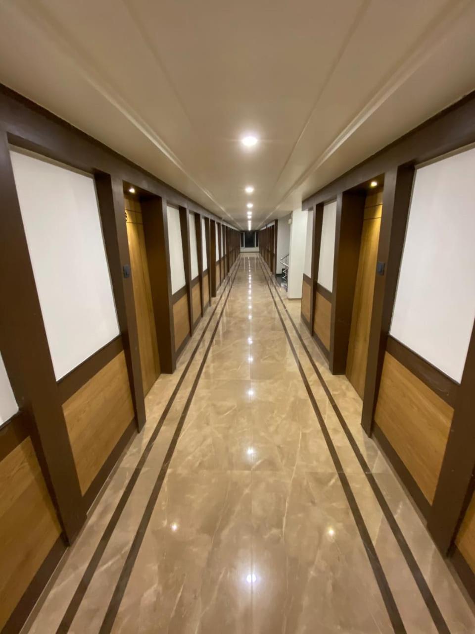 Hotel Evershine Rádzskot Kültér fotó