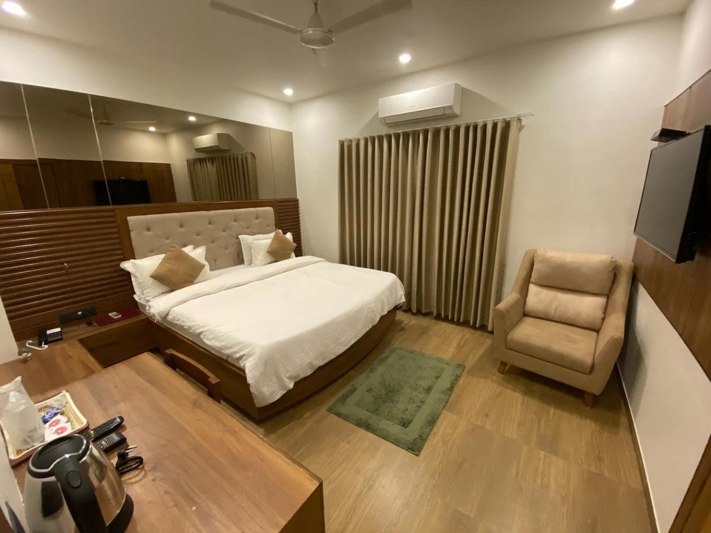 Hotel Evershine Rádzskot Kültér fotó