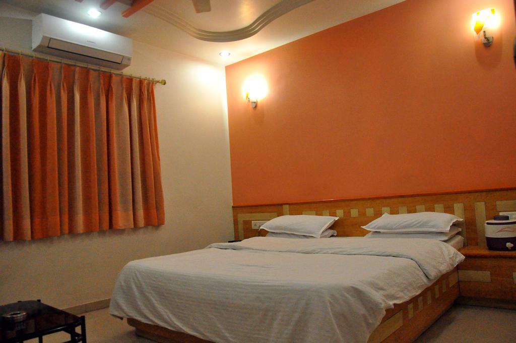 Hotel Evershine Rádzskot Kültér fotó