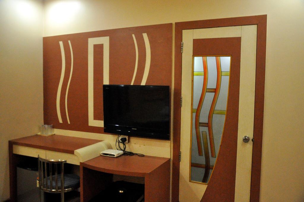 Hotel Evershine Rádzskot Kültér fotó